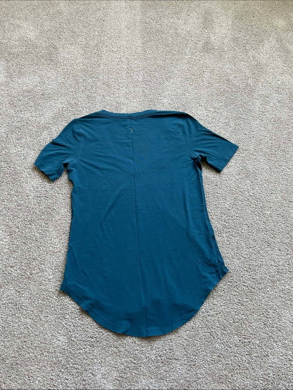 Lululemon Love V-Neck T-Shirt, Laguna Heather, Size 2. Excellent Condition.